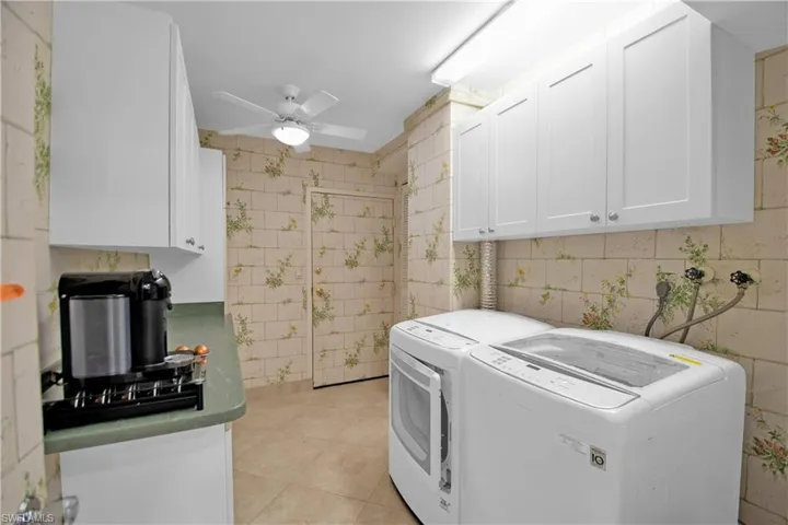 60  Pelican W ST, Naples, FL 34113