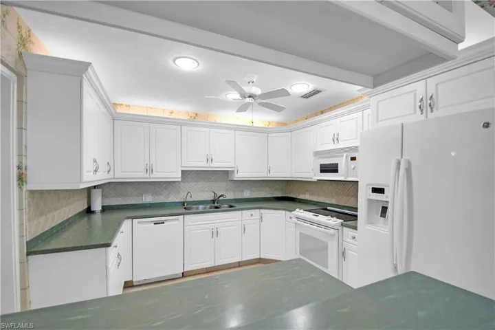 60  Pelican W ST, Naples, FL 34113