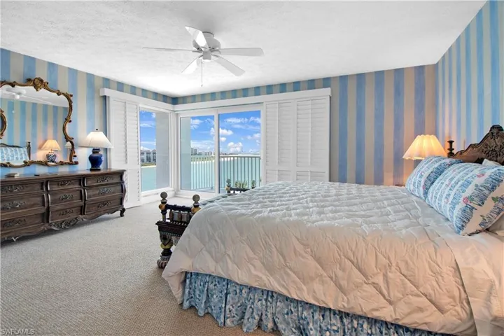 60  Pelican W ST, Naples, FL 34113