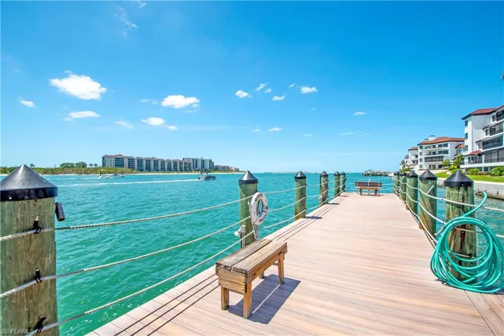 60  Pelican W ST, Naples, FL 34113