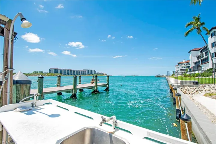 60  Pelican W ST, Naples, FL 34113