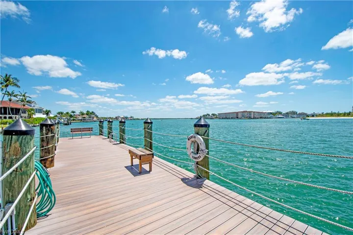 60  Pelican W ST, Naples, FL 34113
