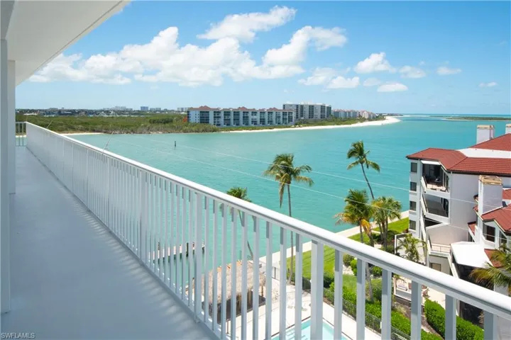 60  Pelican W ST, Naples, FL 34113