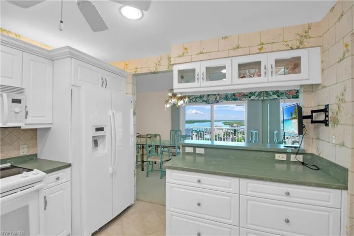 60  Pelican W ST, Naples, FL 34113