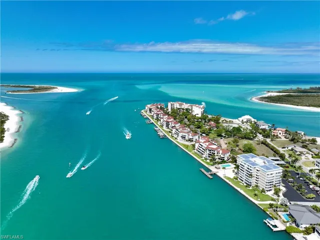 60  Pelican W ST, Naples, FL 34113
