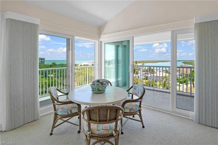 60  Pelican W ST, Naples, FL 34113