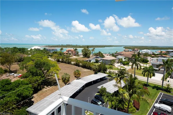 60  Pelican W ST, Naples, FL 34113