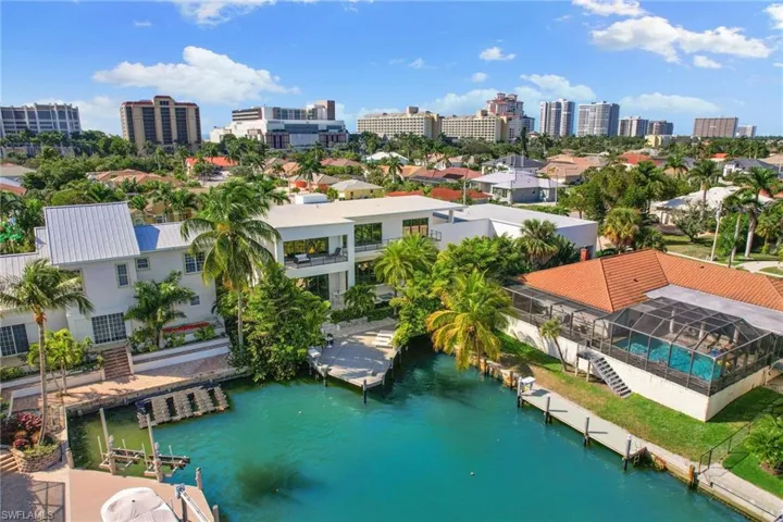 Easy access to Marco Walk Plaza. South beach location, Marco movies & more