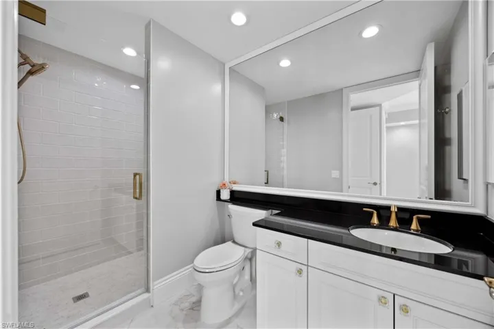 Private bathroom to bedroom 1