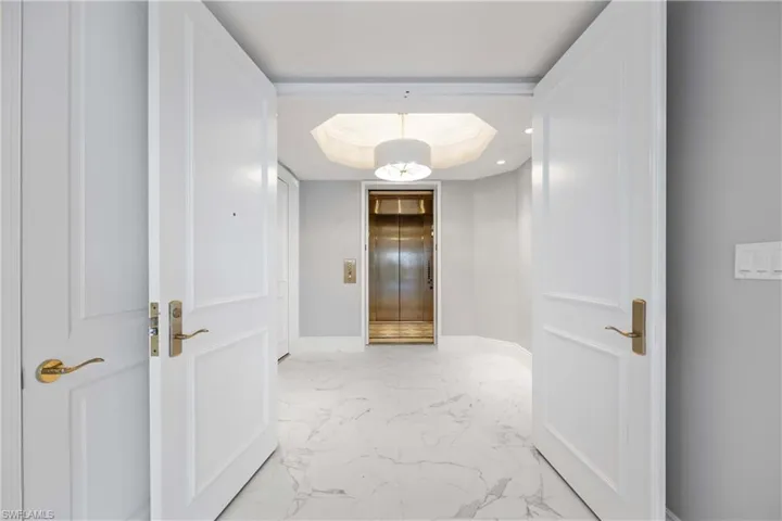 private foyer
