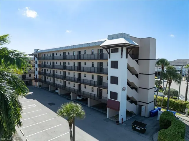 807 River Point Dr D 202, Naples, Florida 34102