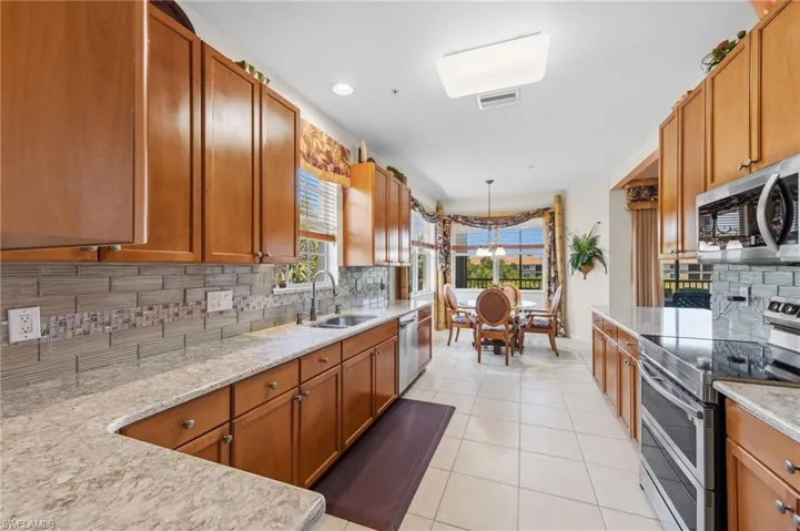 7090 Bay Woods Lake Ct 201, Fort Myers, Florida 33908
