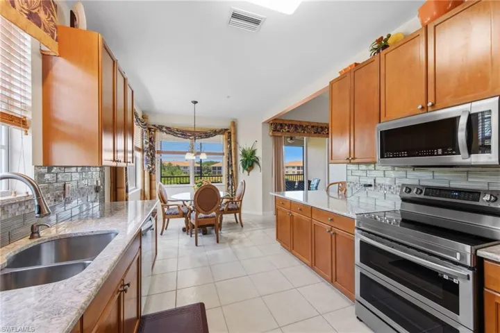 7090 Bay Woods Lake Ct 201, Fort Myers, Florida 33908
