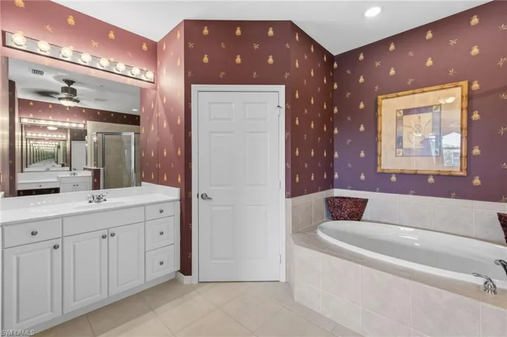 7090 Bay Woods Lake Ct 201, Fort Myers, Florida 33908