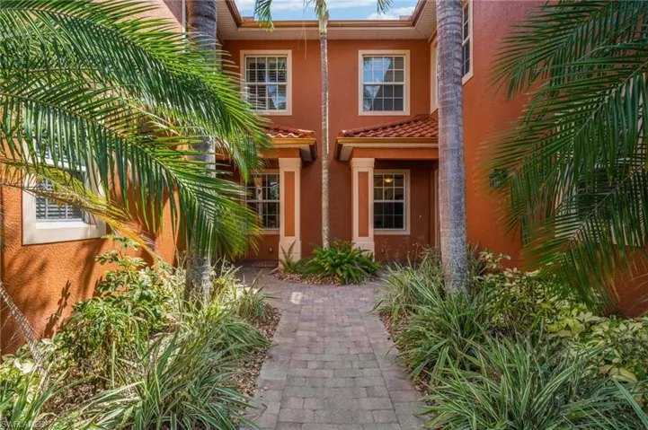 6414  Legacy  CIR, Naples, FL 34113