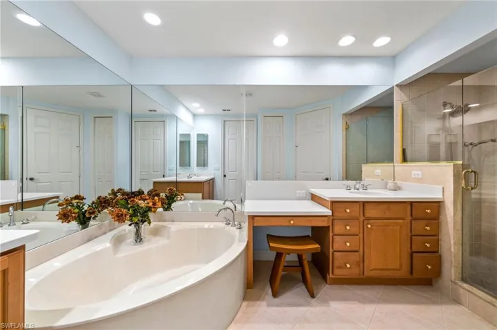 6414  Legacy  CIR, Naples, FL 34113