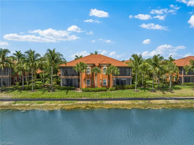 6414  Legacy  CIR, Naples, FL 34113
