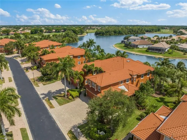 6414  Legacy  CIR, Naples, FL 34113