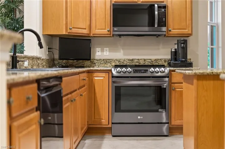 6414  Legacy  CIR, Naples, FL 34113