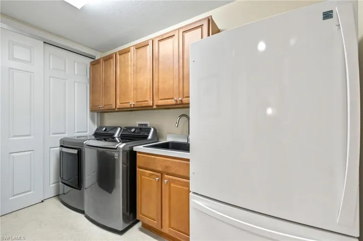 6414  Legacy  CIR, Naples, FL 34113