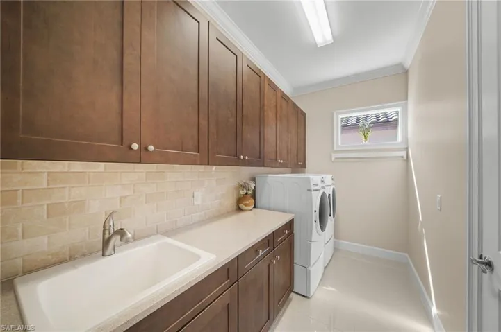 8735 Cavano St E, Naples, Florida 34119