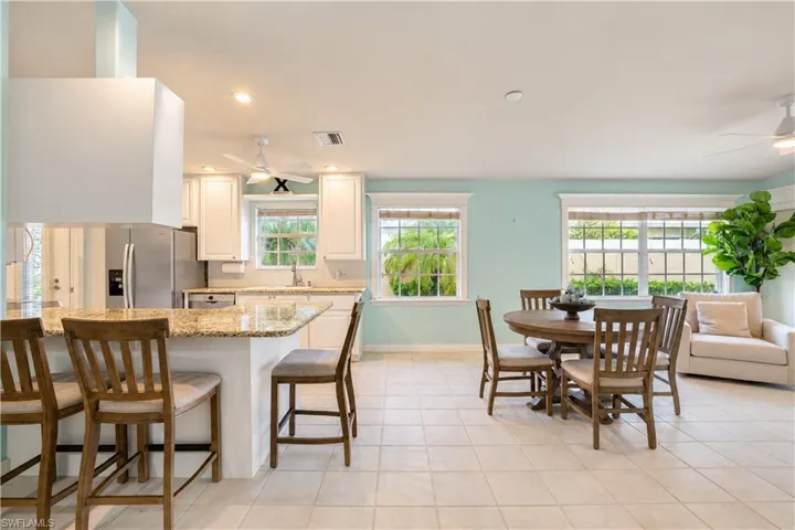 Open Floorplan Eat in Kitchen