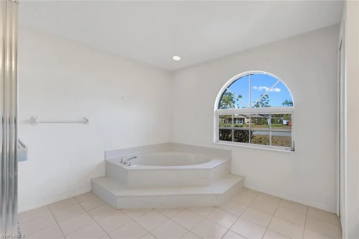 Primary Bath Tub