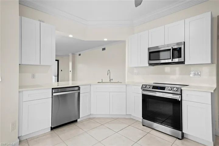 2415 Ravenna Blvd 101, Naples, Florida 34109