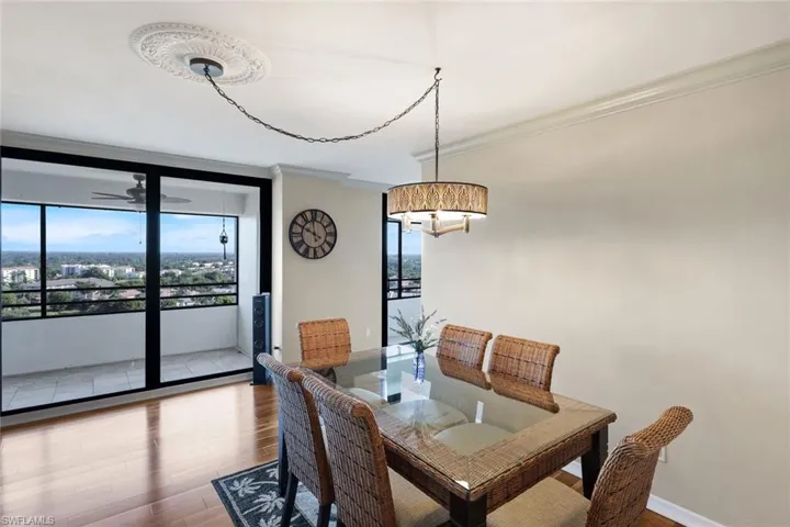 Dining area shared with the LR, great views