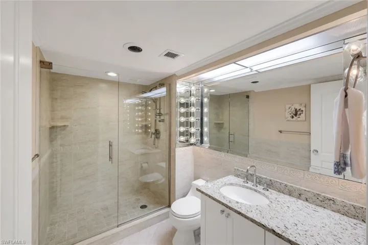 Guest bathroom w/lge walk in shower-newer toilets, faucets and neutral colors