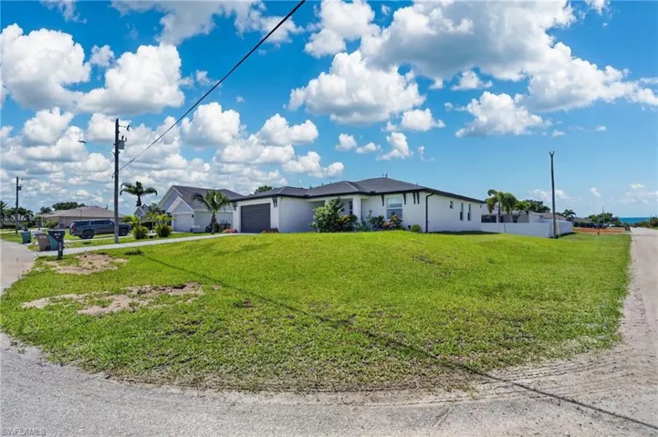 1902 Ne 20th St, Cape Coral, Florida 33909