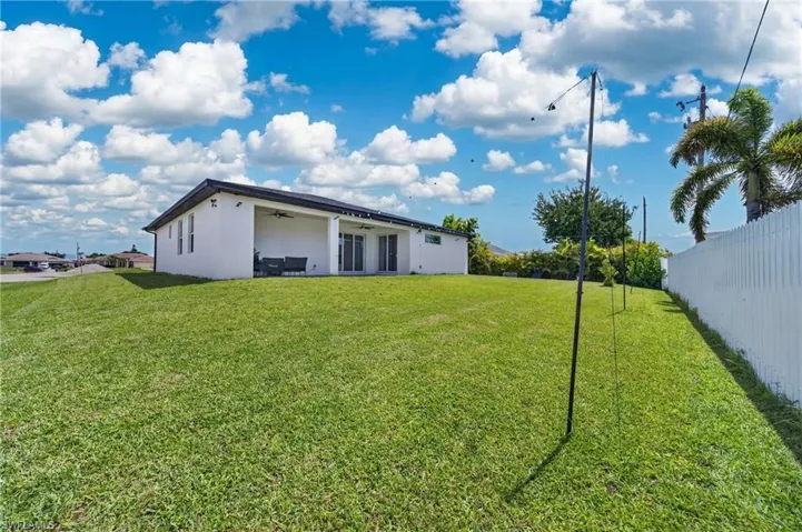 1902 Ne 20th St, Cape Coral, Florida 33909