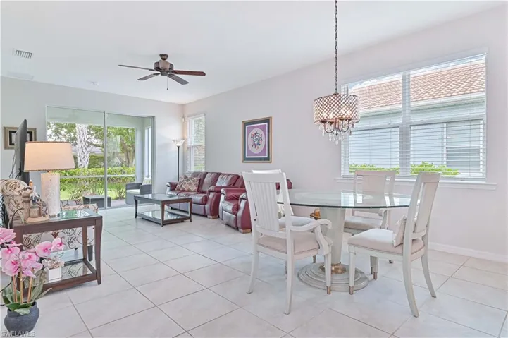 Dining space featu