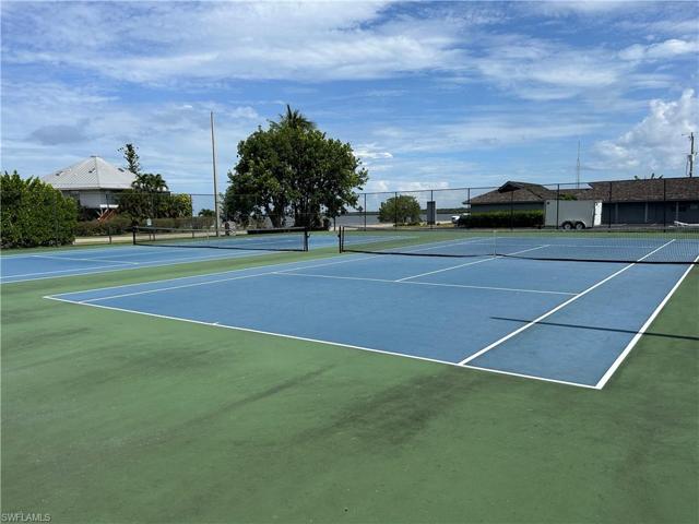 2 tennis courts
