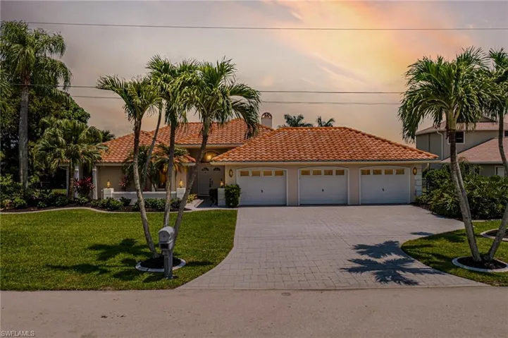 Twilight at 2318 SE 27th St in Gold Coast Esates