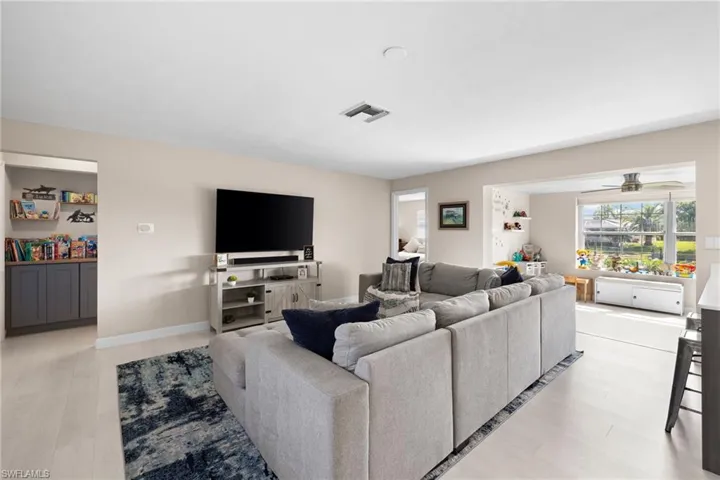 4407 SE 10th  AVE, Cape Coral, FL 33904