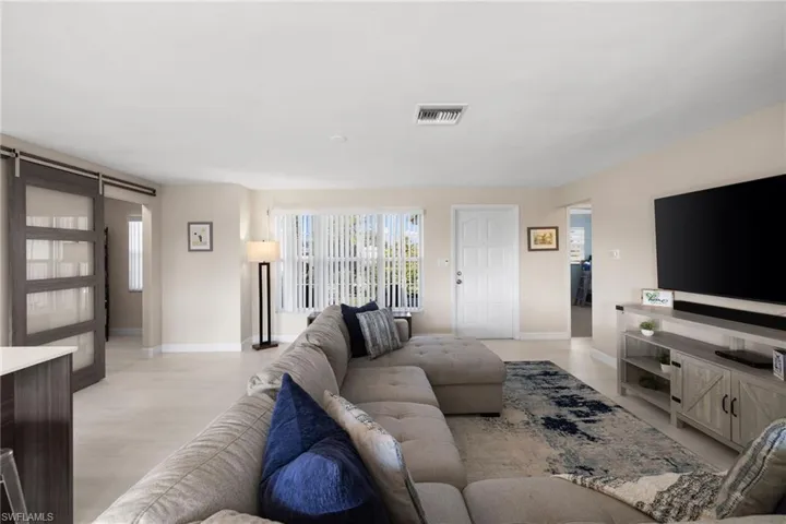 4407 SE 10th  AVE, Cape Coral, FL 33904