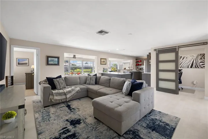 4407 SE 10th  AVE, Cape Coral, FL 33904