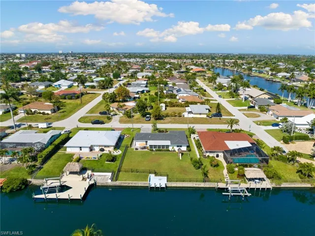 4407 SE 10th  AVE, Cape Coral, FL 33904