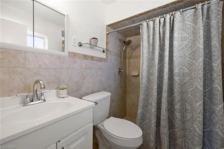 4407 SE 10th  AVE, Cape Coral, FL 33904