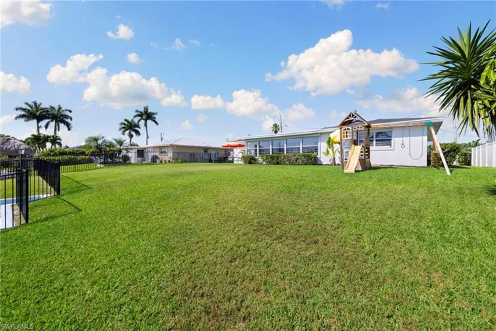 4407 SE 10th  AVE, Cape Coral, FL 33904