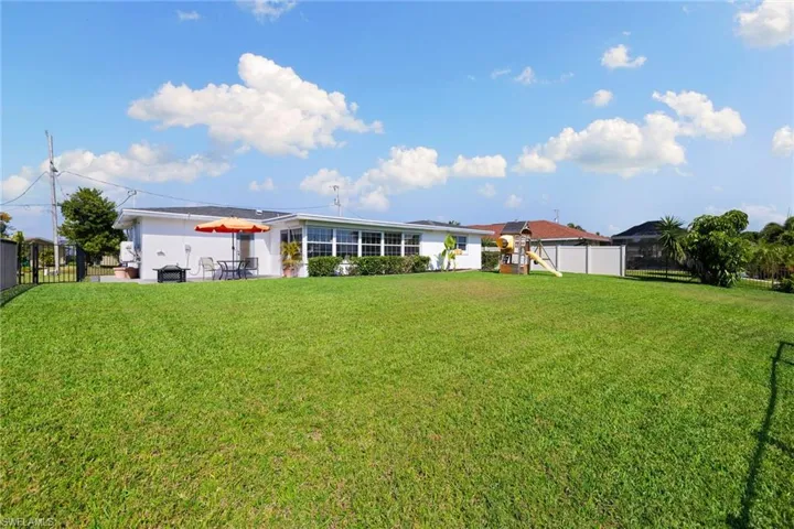 4407 SE 10th  AVE, Cape Coral, FL 33904