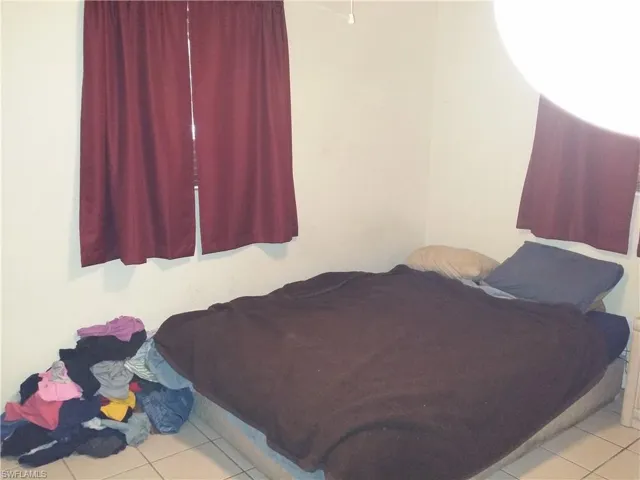 Bedroom with light tile patterned flooring
