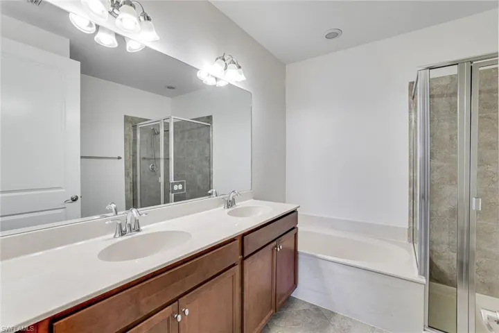 7918  Bristol  CIR, Naples, FL 34120