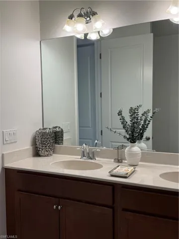 7918  Bristol  CIR, Naples, FL 34120