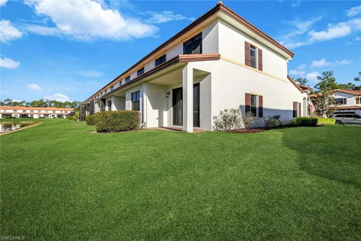 7918  Bristol  CIR, Naples, FL 34120