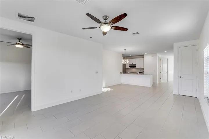 7918  Bristol  CIR, Naples, FL 34120