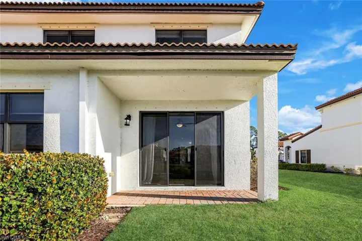 7918  Bristol  CIR, Naples, FL 34120