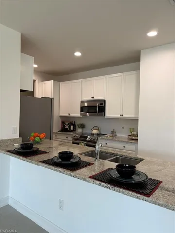 7918  Bristol  CIR, Naples, FL 34120