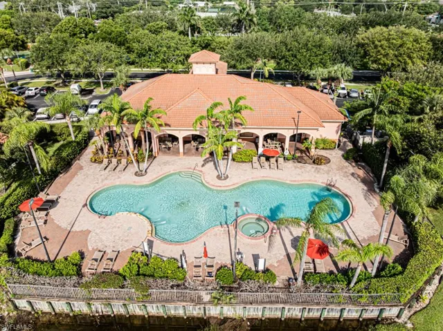 7918  Bristol  CIR, Naples, FL 34120